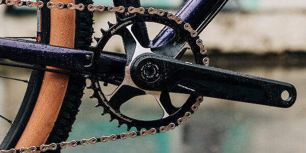 Breezer Radar X Pro in Deep Purple, chainring detail