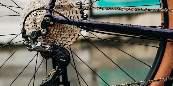 Breezer Radar X Pro in Deep Purple, cassette and rear derailleur detail