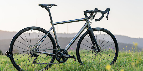 Bossi Strada Classic titanium bike, against a beautiful field backdrop