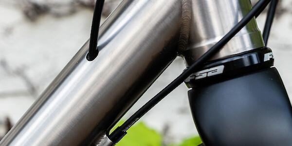 Bossi Strada Classic titanium bike, close-up on frame entry/exit points