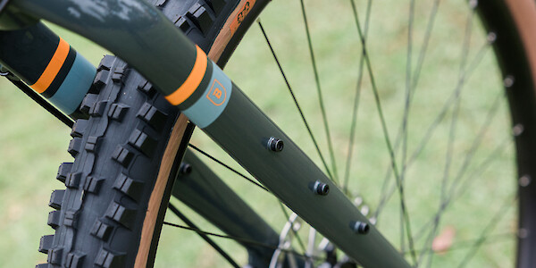 Breezer Thunder mountain bike, fork mounts detail
