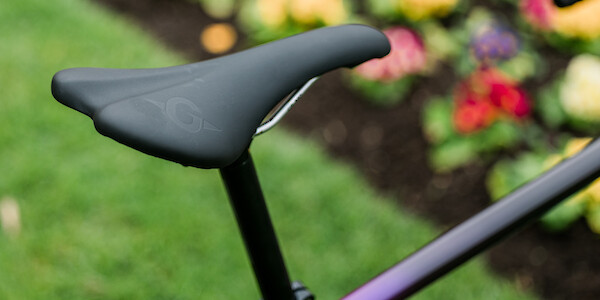 Genesis Fugio 20 bicycle, saddle detail