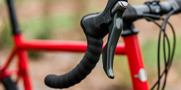 Genesis Croix de Fer 20 bike in Red Zepplin, shifter detail