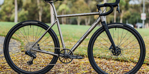 Bossi Grit SX titanium bike in a custom build, in a leaf-strewn city park