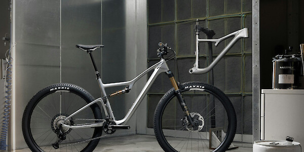 An Ibis Exie USA mountain bike in Mercury Silver, in a laboratory-like setting