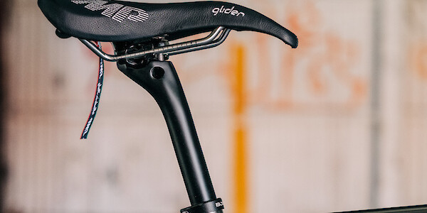 SMP Glider saddle fitted on a custom-built Bossi Strada Classic titanium road bike