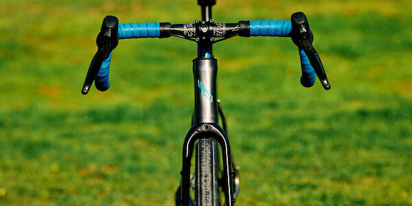 Bossi Grit SS titanium gravel bike, custom-built by Bio-Mechanics Cycles & Repairs, viewed front-on