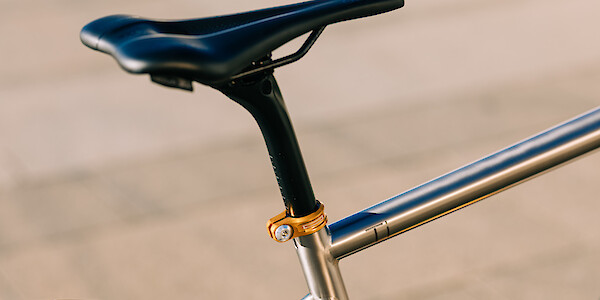 SQLab 612 Active saddle and a gold Hope seat clamp fitted to a Bossi Summit titanium bicycle