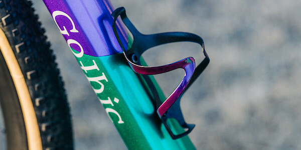 Custom airbrushed purple Ciclovation bottle cages on a purple/green Gothic Aix carbon gravel bike